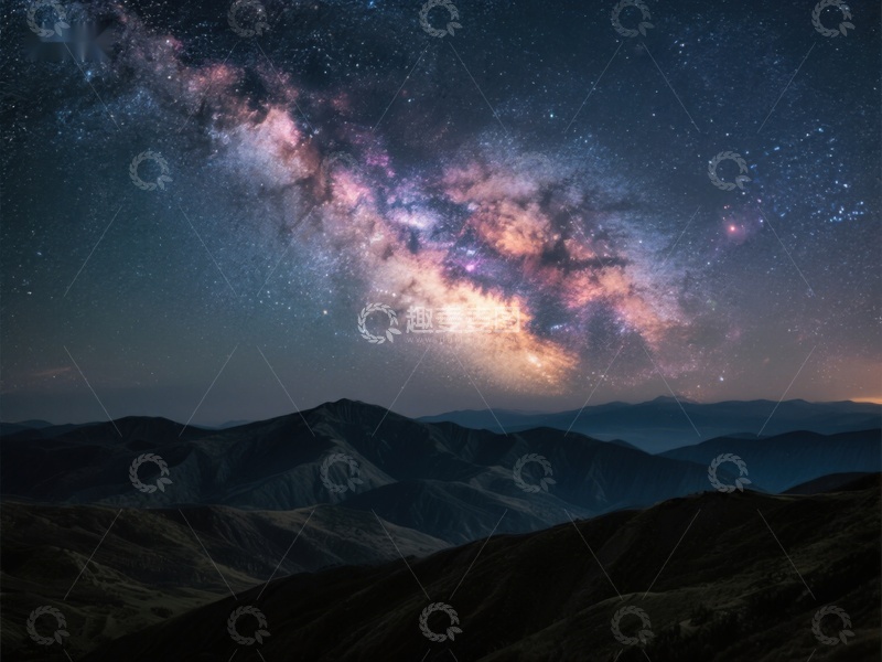 高清大图下载【趣麦麦图】银河横跨夜空，山脉静谧轮廓
