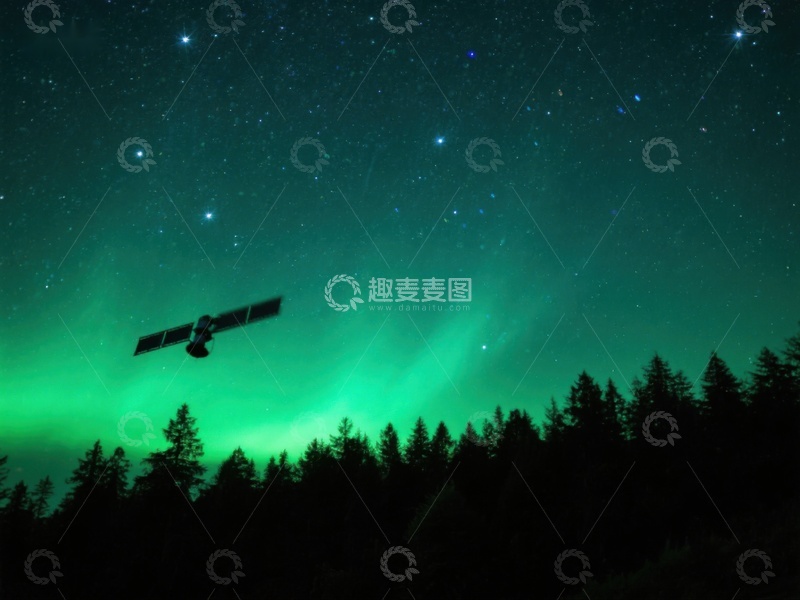 高清大图下载【趣麦麦图】卫星掠过极光夜空
