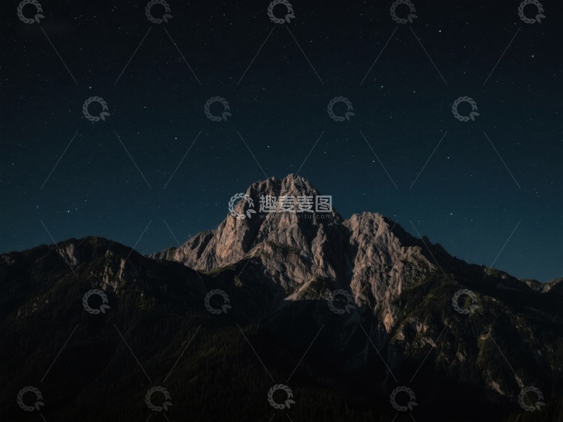 高清大图下载【趣麦麦图】夜空下的巍峨山峰