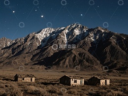 夜幕下的雪山与荒废小屋