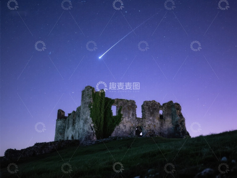 高清大图下载【趣麦麦图】流星划过古堡夜空