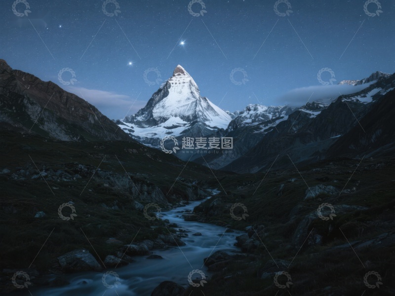 高清大图下载【趣麦麦图】夜幕下的雪山与溪流