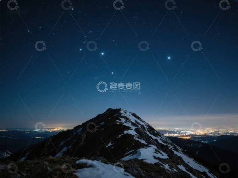 高清大图下载【趣麦麦图】夜空下的山峰与城市灯火