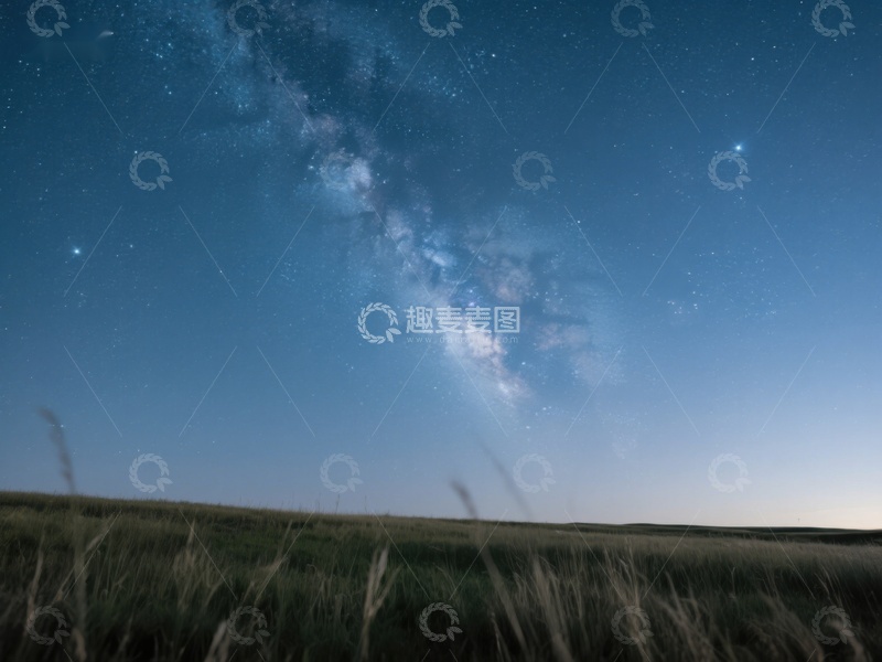 高清大图下载【趣麦麦图】银河横跨夜空，草原静谧无垠