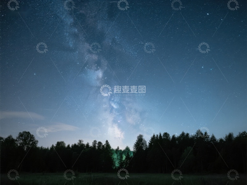 高清大图下载【趣麦麦图】夜空银河与森林剪影