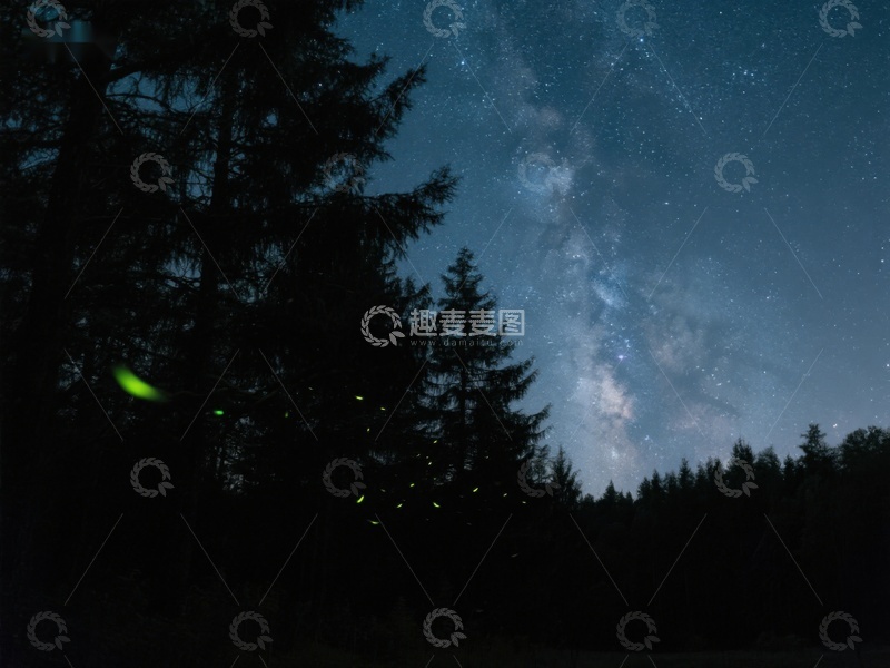 高清大图下载【趣麦麦图】夜空银河与萤火虫共舞
