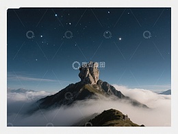 星夜云海中的孤峰
