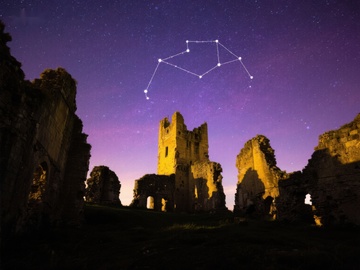 星空下的古堡遗迹