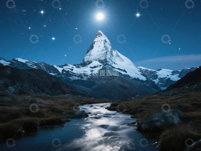 高清大图下载【趣麦麦图】夜幕下的雪山与溪流