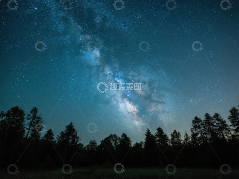 高清大图下载【趣麦麦图】夜空银河与森林剪影