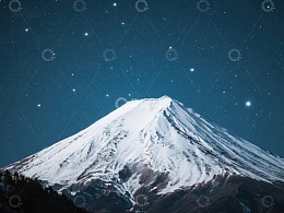 夜空下的雪山
