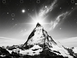 星空下的雪山之巅