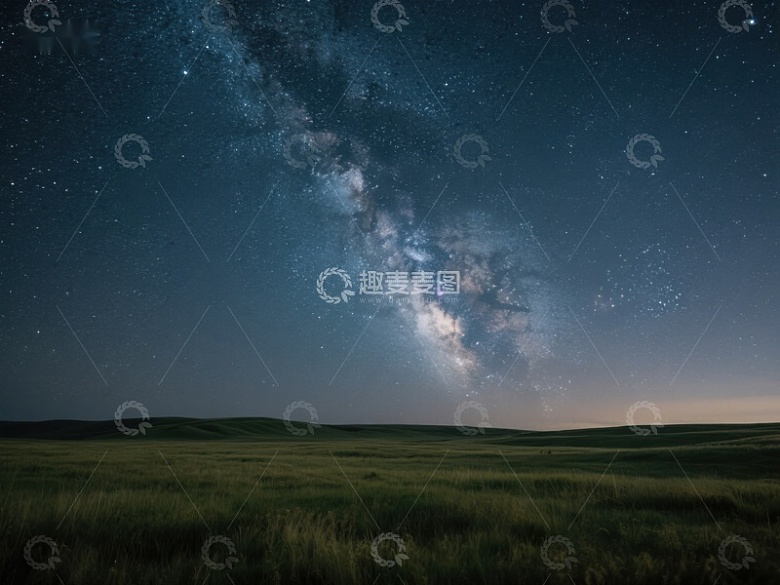 夜空银河下的草原风光