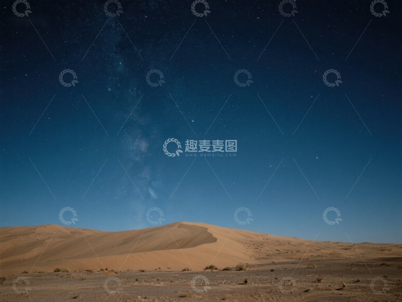 高清大图下载【趣麦麦图】沙漠夜景：星空下的沙丘