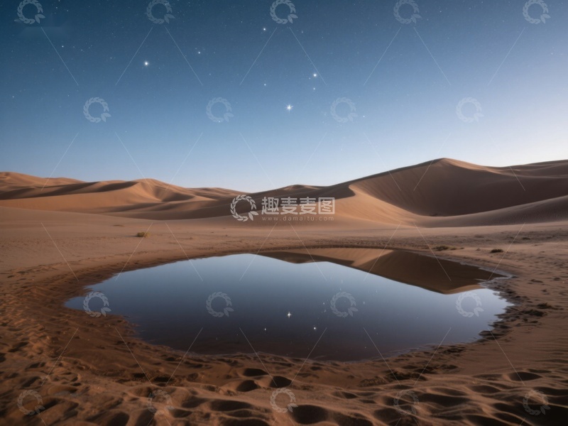 高清大图下载【趣麦麦图】沙漠夜景：星河映照在水洼中