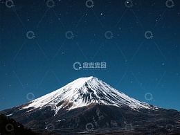 夜空下的雪山