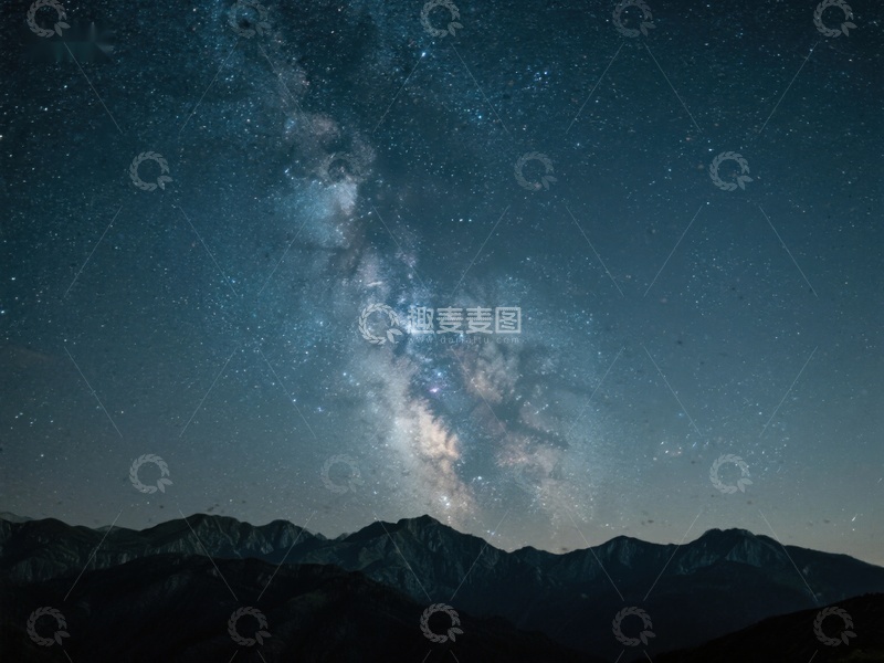 高清大图下载【趣麦麦图】银河横跨夜空，山脉静默守护