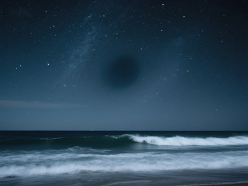 夜空下的海浪与神秘黑洞