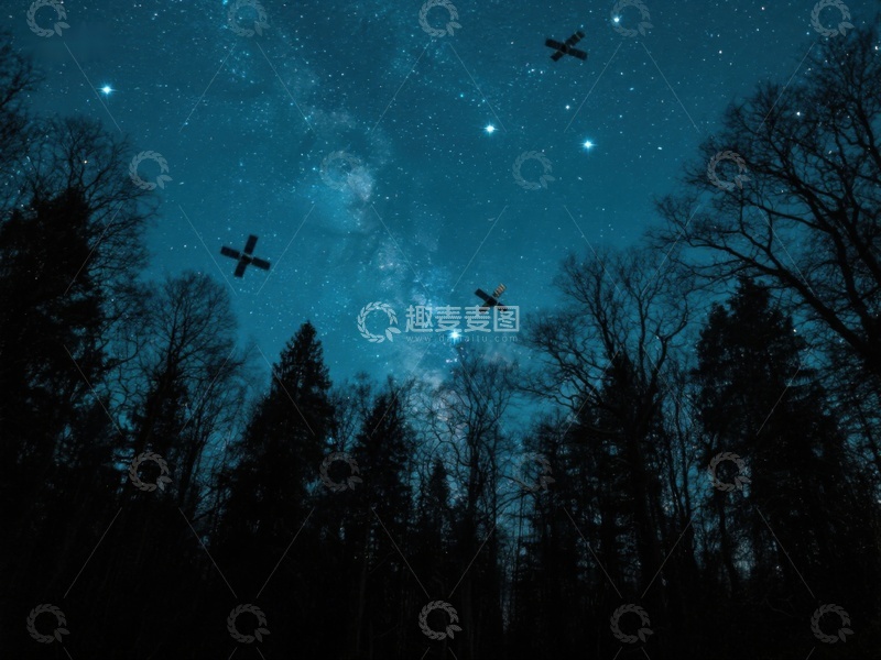 高清大图下载【趣麦麦图】夜空下的森林与飞行器