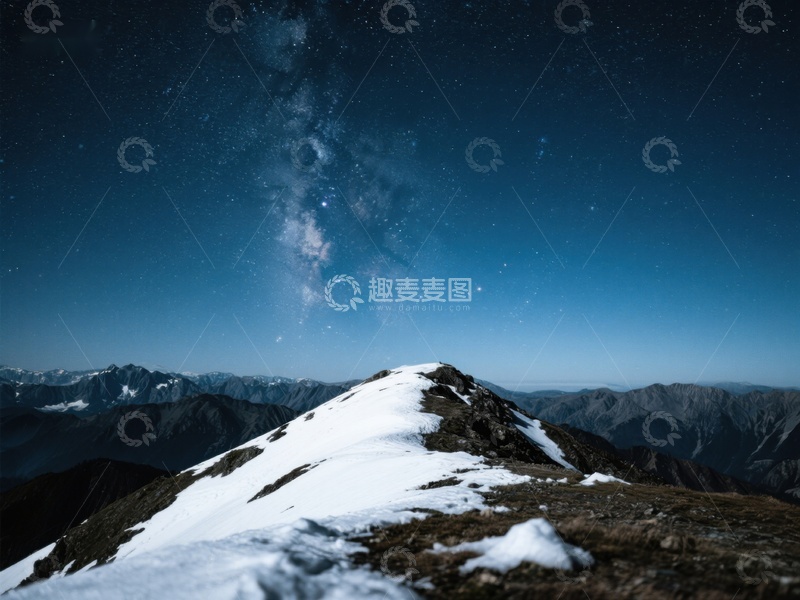 高清大图下载【趣麦麦图】雪山之巅的星空夜景