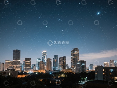 夜空下的城市剪影