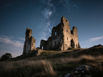 夜空下的古老废墟