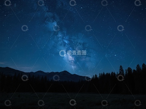 夜空银河与山林剪影