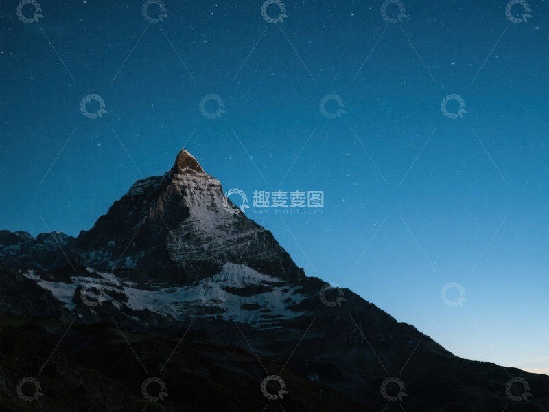高清大图下载【趣麦麦图】夜幕下的雪山剪影