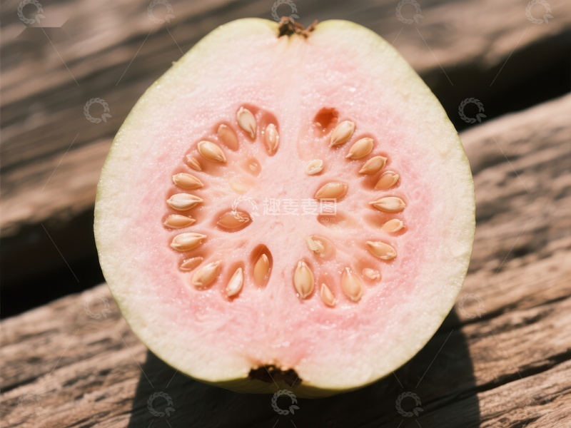高清大图下载【趣麦麦图】切开的番石榴展示其种子和果肉