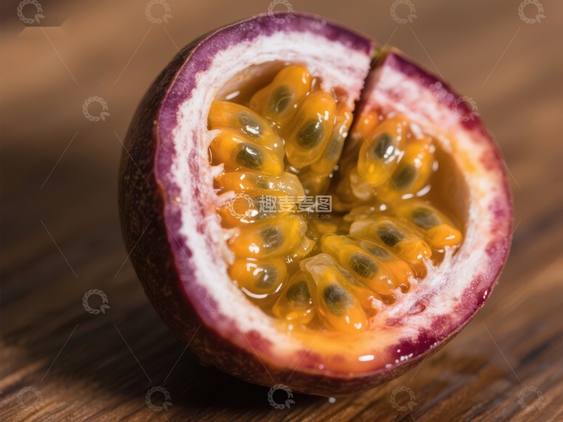 高清大图下载【趣麦麦图】切开的百香果，展示丰富籽粒
