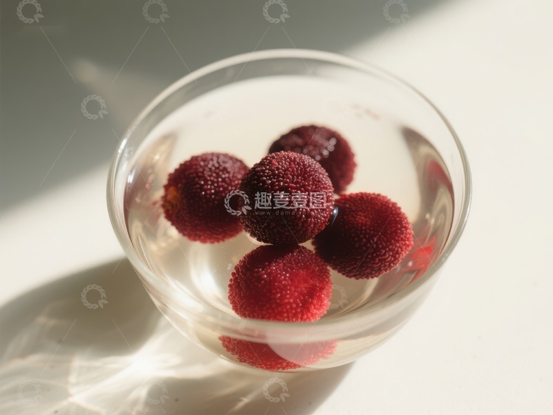 高清大图下载【趣麦麦图】透明玻璃杯中的红色浆果