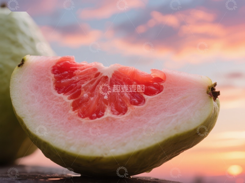 高清大图下载【趣麦麦图】切开的番石榴，夕阳背景