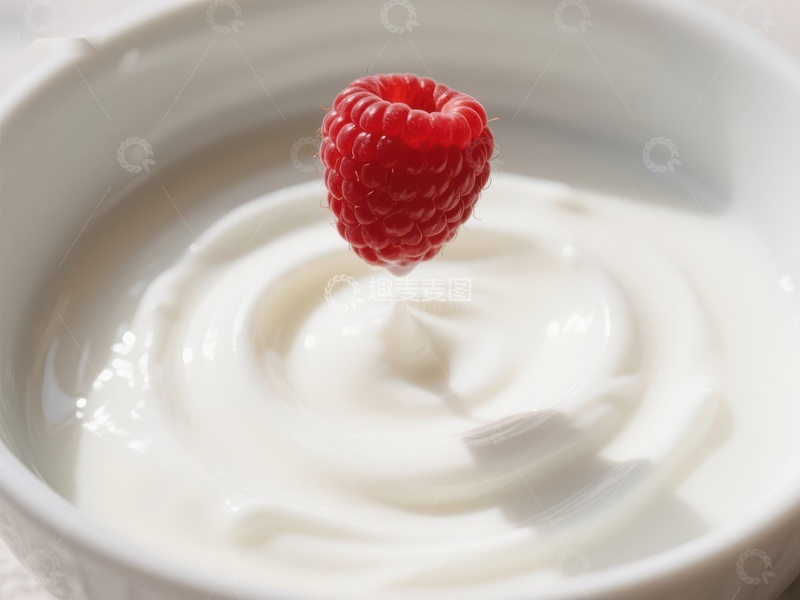 高清大图下载【趣麦麦图】酸奶上的新鲜覆盆子