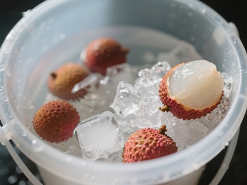 冰镇荔枝，清凉解暑