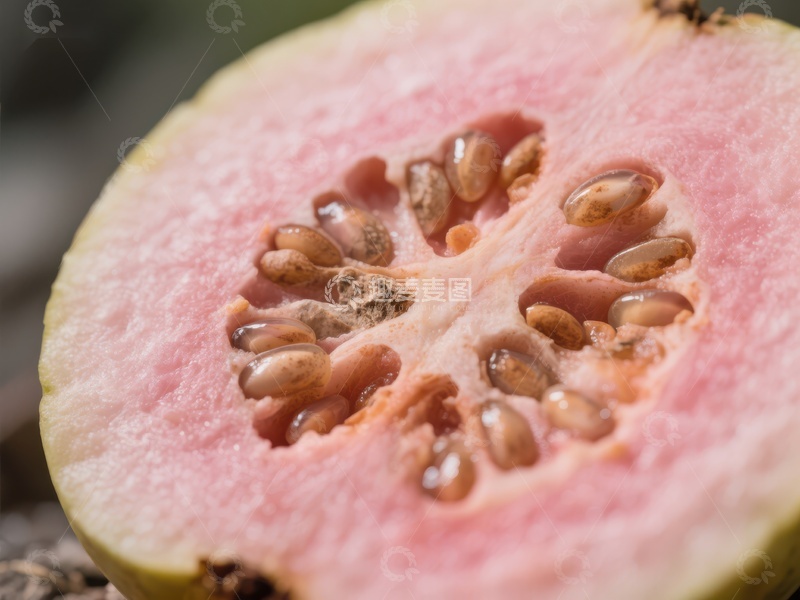 高清大图下载【趣麦麦图】切开的番石榴，展示粉红色果肉和种子