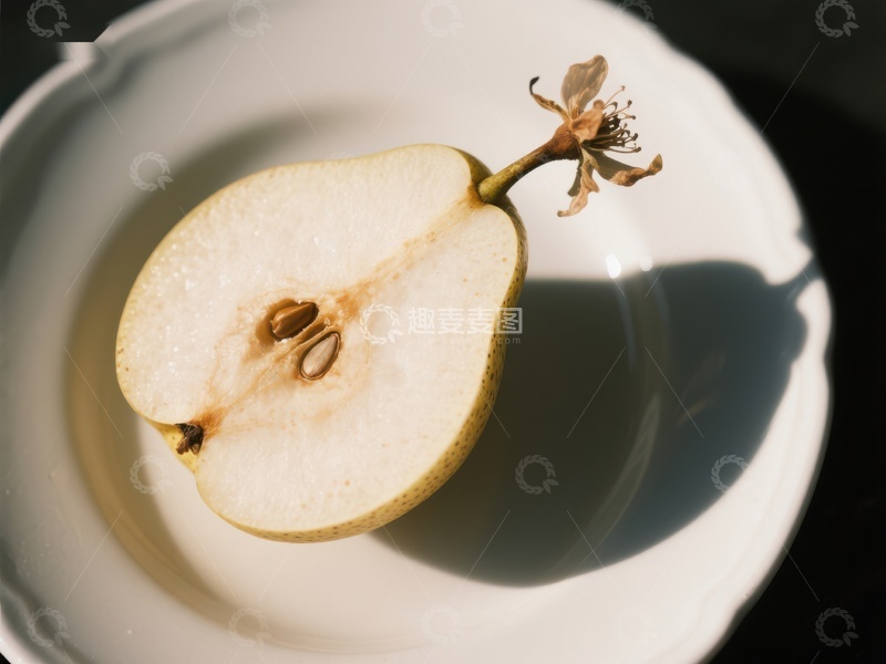 高清大图下载【趣麦麦图】切开的梨子置于白色盘中