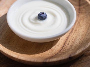 蓝莓点缀的酸奶