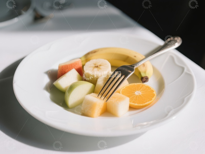 高清大图下载【趣麦麦图】新鲜水果拼盘，配银叉