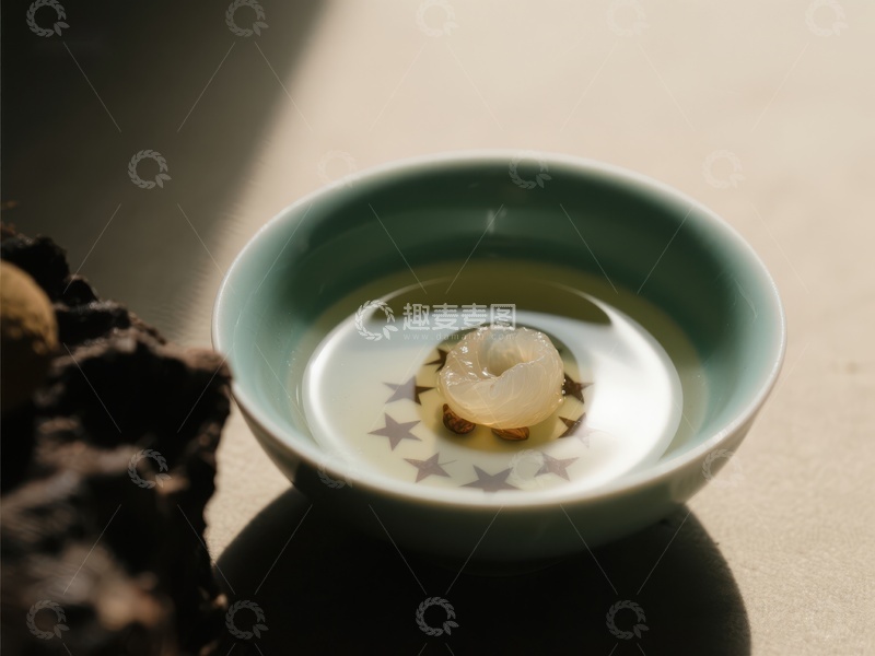 高清大图下载【趣麦麦图】青瓷碗中茶与虾的静谧时光