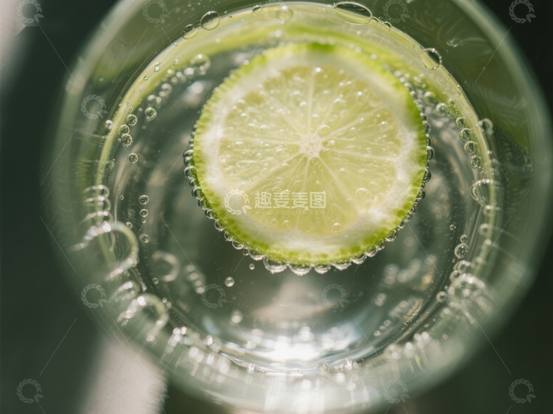高清大图下载【趣麦麦图】清新柠檬片泡在气泡水中