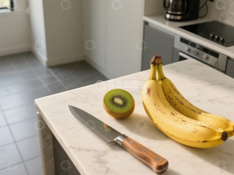 高清大图下载【趣麦麦图】厨房台面上的香蕉和切开的猕猴桃