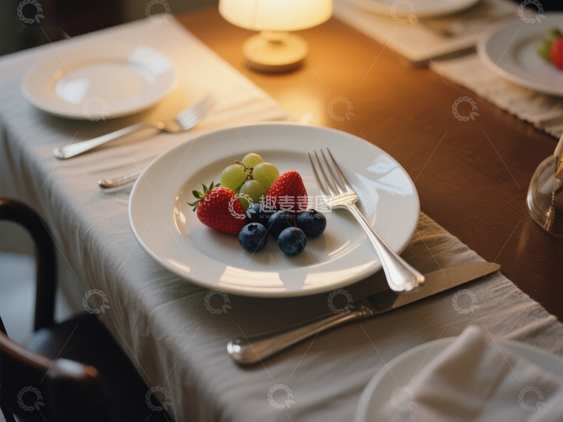 高清大图下载【趣麦麦图】精致餐桌上的水果盘