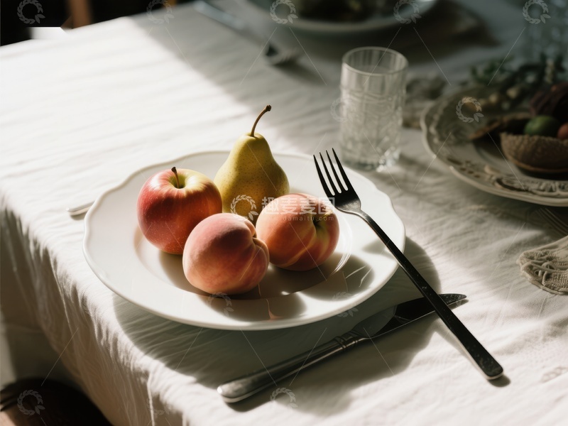 高清大图下载【趣麦麦图】餐桌上的水果与餐具