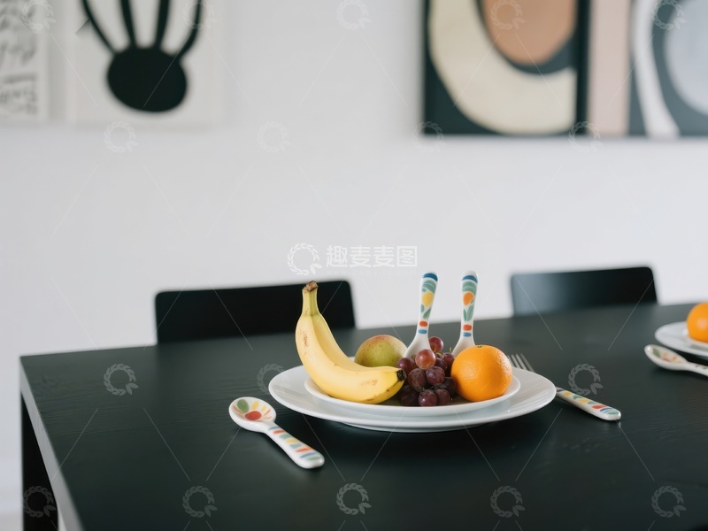 高清大图下载【趣麦麦图】餐桌上的水果与餐具