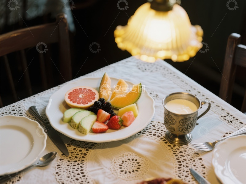 高清大图下载【趣麦麦图】精致早餐：水果拼盘与热饮