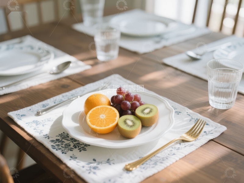 高清大图下载【趣麦麦图】早餐桌上摆放的水果拼盘