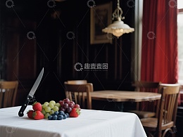 餐桌上的水果与刀具