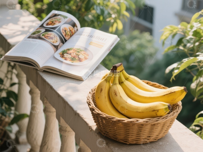 高清大图下载【趣麦麦图】阳台上的美食书与香蕉篮