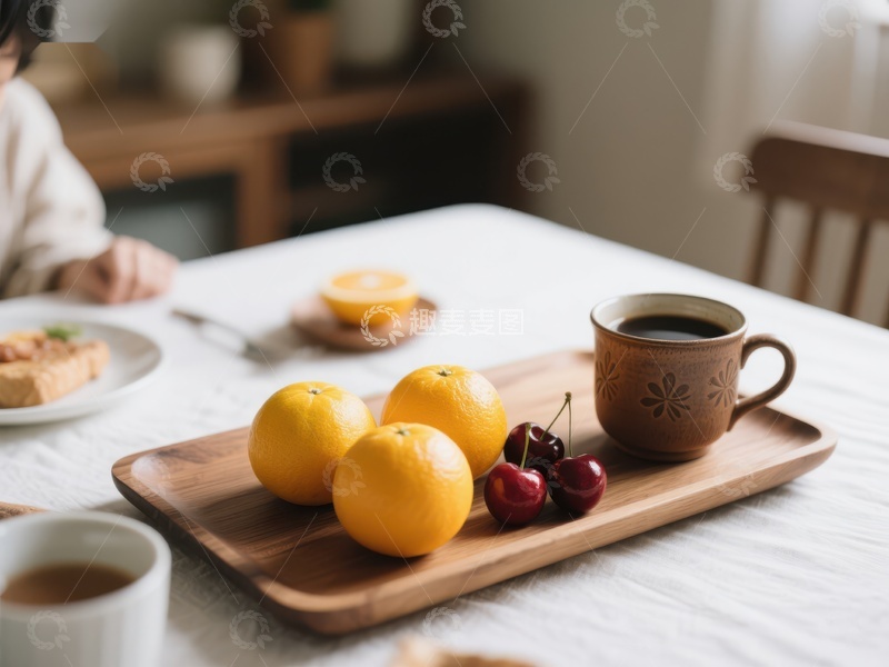 高清大图下载【趣麦麦图】早餐桌上摆放的橙子、樱桃和咖啡