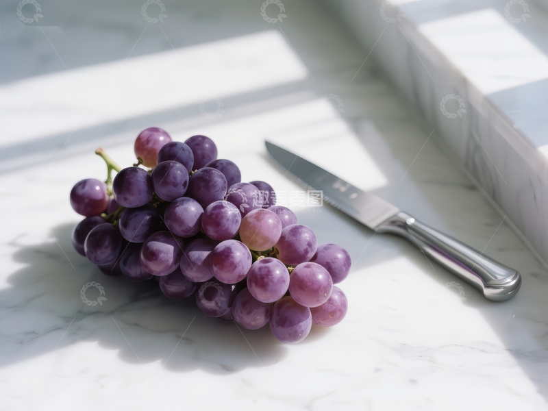 高清大图下载【趣麦麦图】葡萄与刀具静置大理石台面